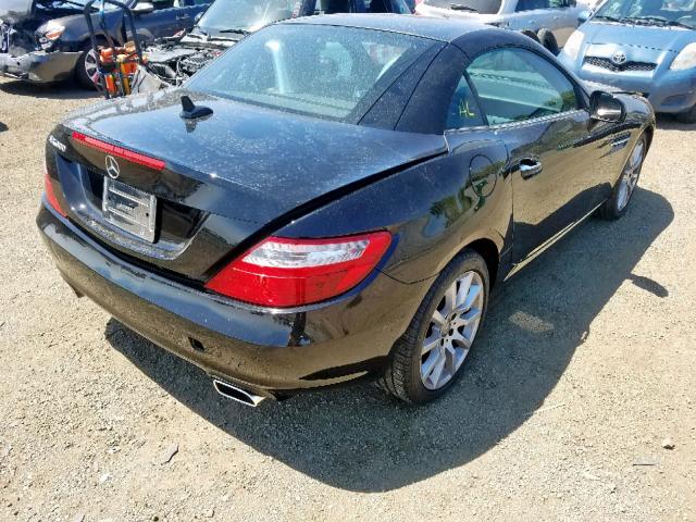 WDDPK3JA8GF123821 - 2016 MERCEDES-BENZ SLK 300 BLACK photo 4