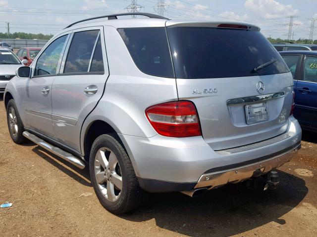 4JGBB75E56A064355 - 2006 MERCEDES-BENZ ML 500 SILVER photo 3