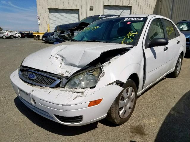 1FAFP34N96W257506 - 2006 FORD FOCUS ZX4 WHITE photo 2