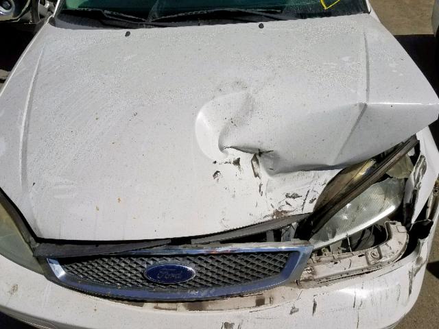 1FAFP34N96W257506 - 2006 FORD FOCUS ZX4 WHITE photo 7