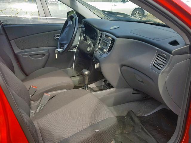 KNADE163166059989 - 2006 KIA RIO 5 RED photo 5