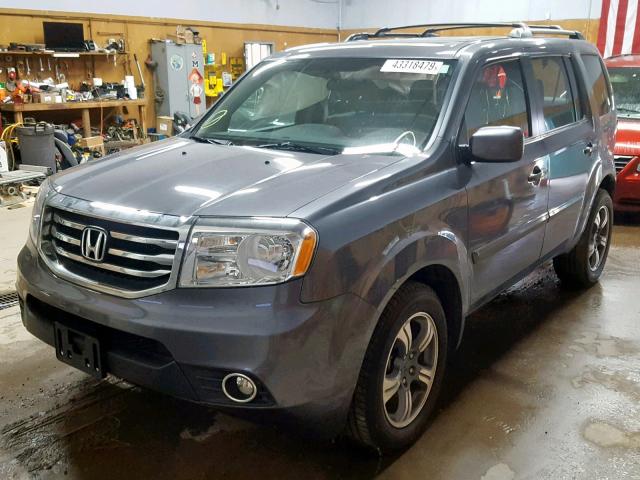 5FNYF4H34FB017109 - 2015 HONDA PILOT SE GRAY photo 2