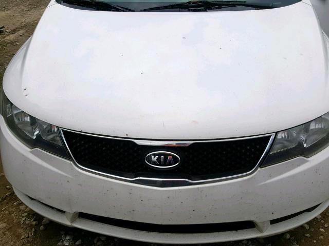 KNAFU4A20A5843316 - 2010 KIA FORTE EX WHITE photo 7