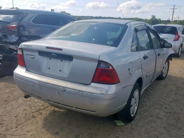 1FAFP34N77W106326 - 2007 FORD FOCUS ZX4 SILVER photo 4