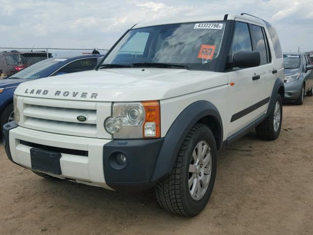 SALAD254X6A358220 - 2006 LAND ROVER LR3 SE WHITE photo 2