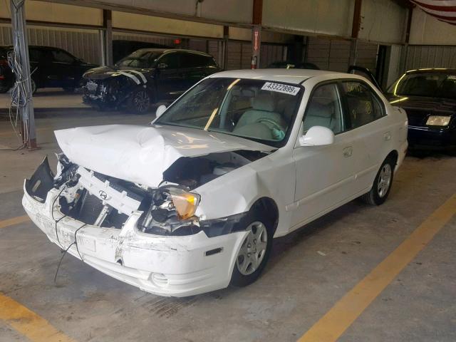 KMHCG45C35U633333 - 2005 HYUNDAI ACCENT GL WHITE photo 2