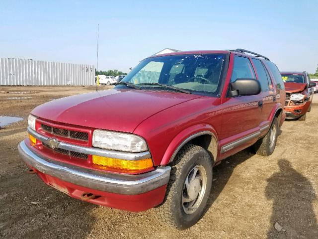 1GNDT13W0Y2156450 - 2000 CHEVROLET BLAZER RED photo 2