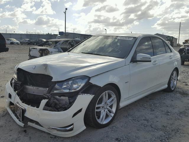 WDDGF4HBXCA716158 - 2012 MERCEDES-BENZ C 250 WHITE photo 2