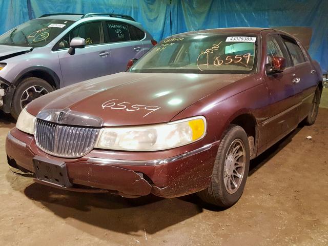 1LNHM83W31Y706559 - 2001 LINCOLN TOWN CAR C BURGUNDY photo 2