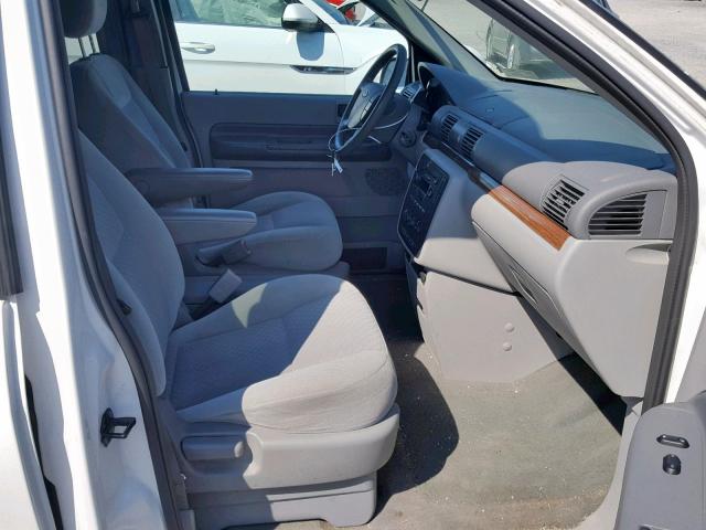 2FMZA52294BA72069 - 2004 FORD FREESTAR S WHITE photo 5