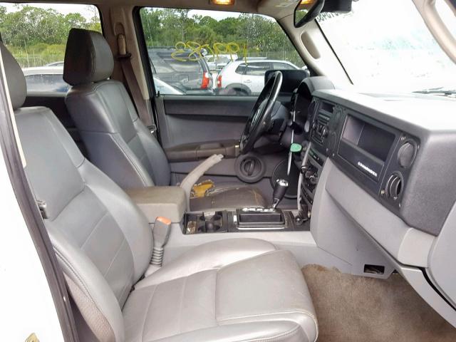 1J8HH48N06C199506 - 2006 JEEP COMMANDER WHITE photo 5