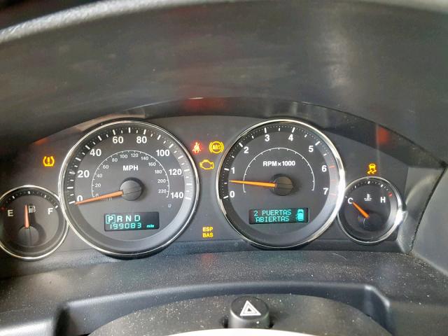 1J8HH48N06C199506 - 2006 JEEP COMMANDER WHITE photo 8