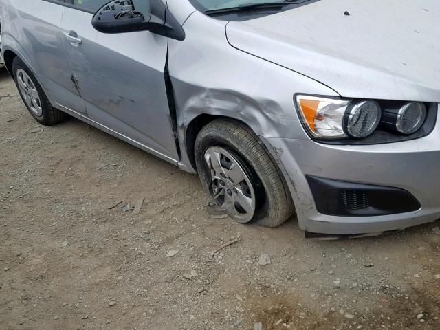 1G1JA6SG4G4175314 - 2016 CHEVROLET SONIC LS SILVER photo 9