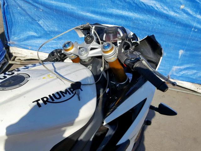 SMTA02YK5HJ789761 - 2017 TRIUMPH MOTORCYCLE DAYTONA 67 WHITE photo 5