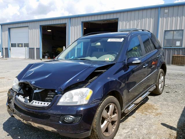 4JGBB75E46A059146 - 2006 MERCEDES-BENZ ML 500 BLUE photo 2