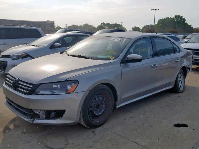 1VWAP7A33EC009053 - 2014 VOLKSWAGEN PASSAT S SILVER photo 2