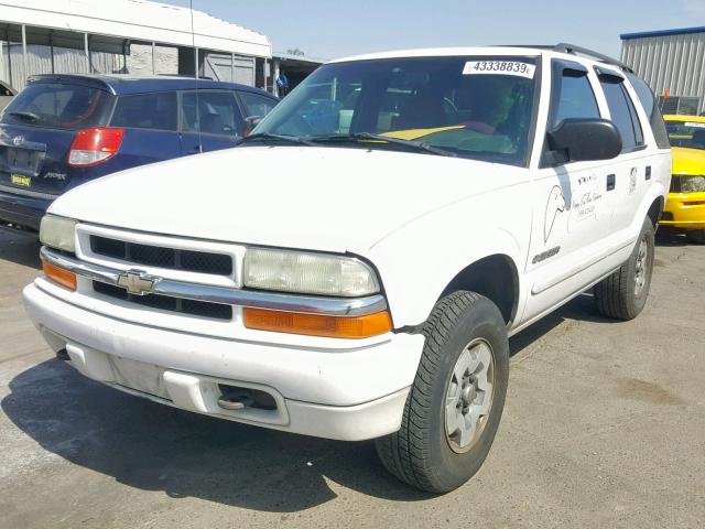 1GNDT13X23K157990 - 2003 CHEVROLET BLAZER WHITE photo 2