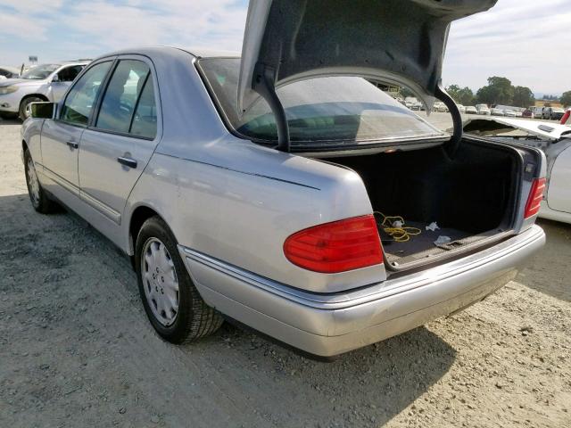 WDBJF25F4WA677114 - 1998 MERCEDES-BENZ E 300TD SILVER photo 3