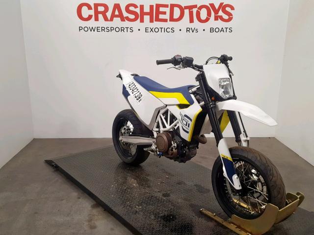 VBKUSV408JM717564 - 2018 HUSQVARNA SUPERMOTO WHITE photo 19