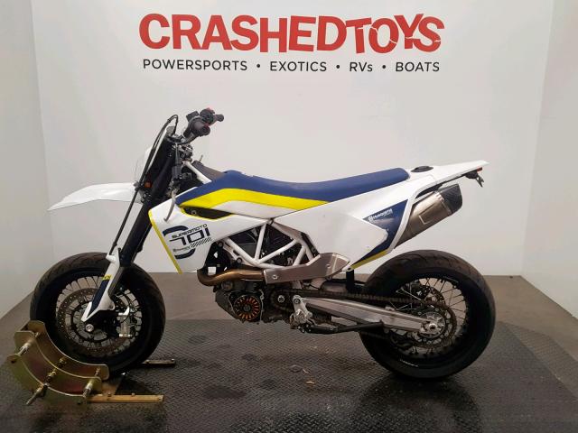 VBKUSV408JM717564 - 2018 HUSQVARNA SUPERMOTO WHITE photo 3