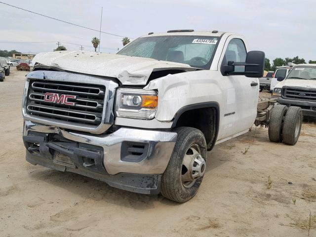 1GD311CG1FF518578 - 2015 GMC SIERRA C35 WHITE photo 2