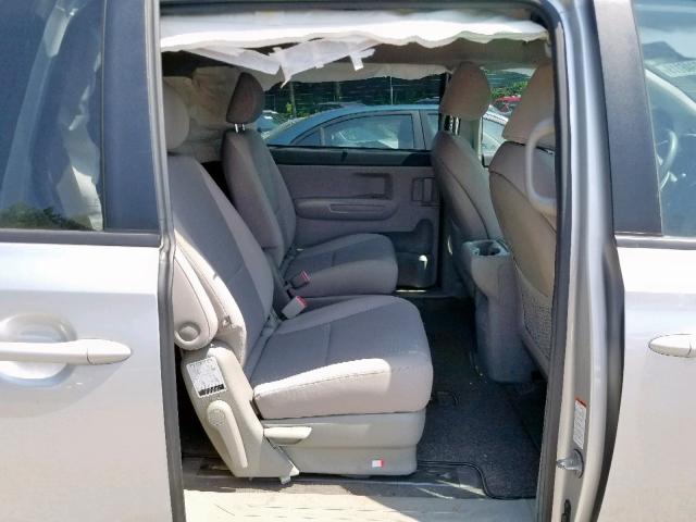 KNDMB5C13G6181759 - 2016 KIA SEDONA LX SILVER photo 6