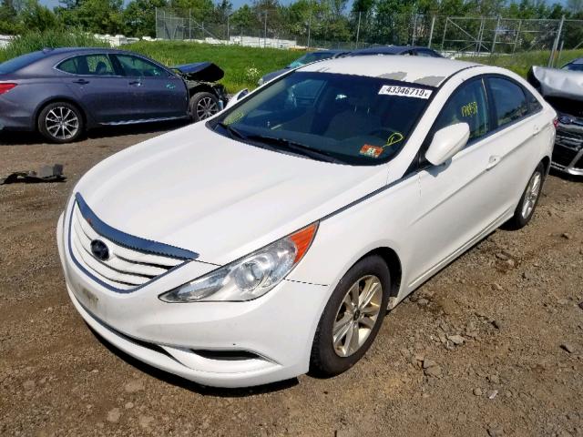 5NPEB4AC3BH019342 - 2011 HYUNDAI SONATA GLS WHITE photo 2