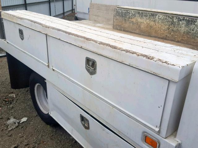 1GDJC34R2YF413158 - 2000 GMC SIERRA C35 WHITE photo 9