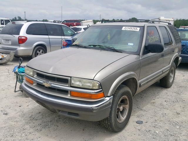 1GNCS13W81K222022 - 2001 CHEVROLET BLAZER TAN photo 2