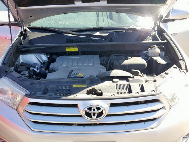 5TDDK3EHXDS271274 - 2013 TOYOTA HIGHLANDER SILVER photo 7