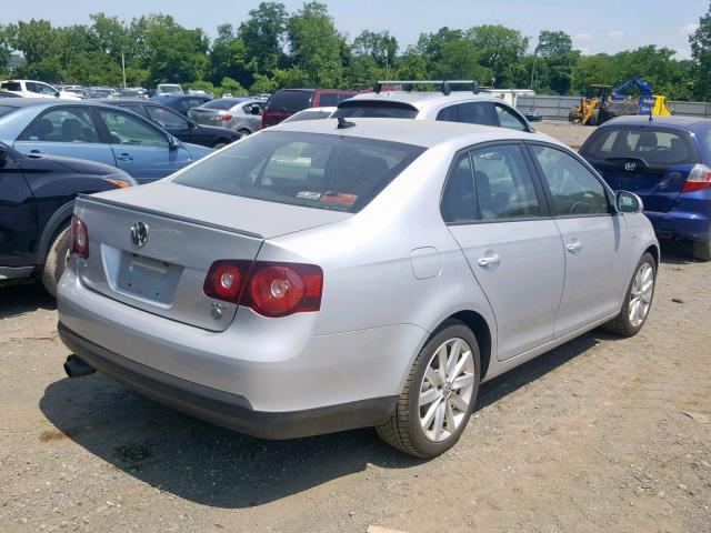 3VWRA7AJ3AM097923 - 2010 VOLKSWAGEN JETTA WOLF SILVER photo 4