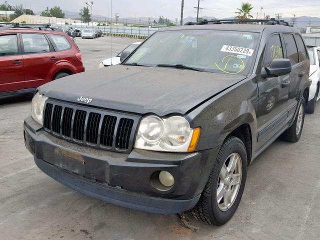 1J4HS48N35C594331 - 2005 JEEP GRAND CHER BLACK photo 2