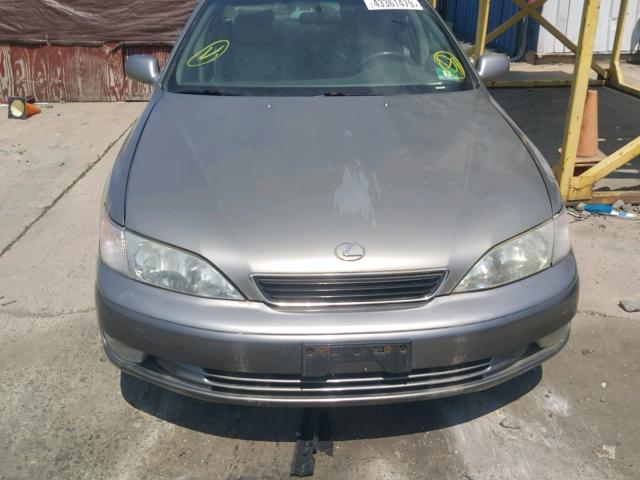 JT8BF28G3W5016725 - 1998 LEXUS ES 300 GRAY photo 9