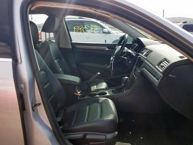 1VWDT7A32HC032188 - 2017 VOLKSWAGEN PASSAT R-L SILVER photo 5