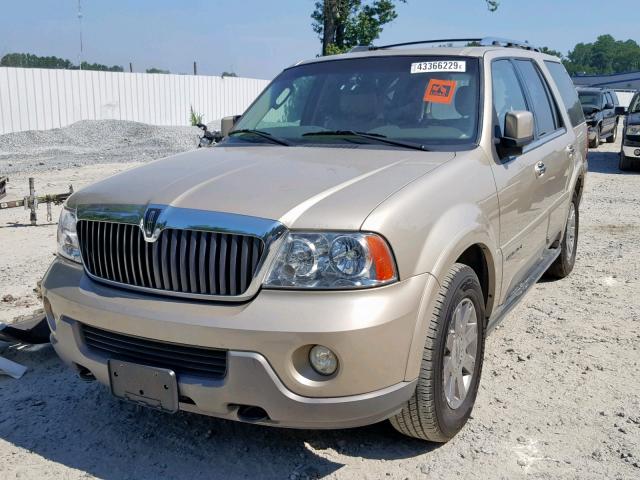 5LMFU27R24LJ25786 - 2004 LINCOLN NAVIGATOR ოქროსფერი ფოტო 2