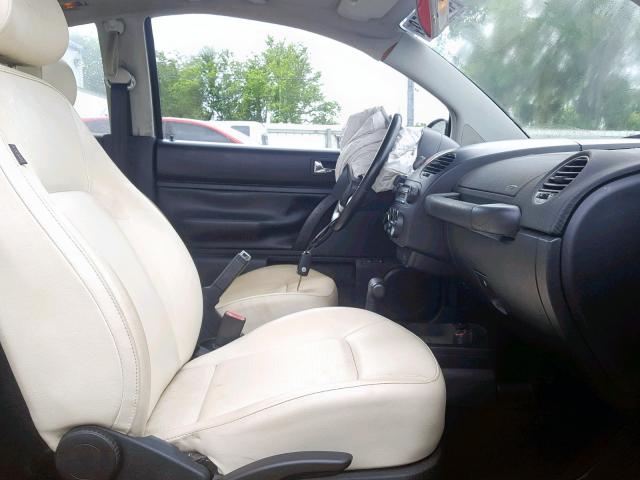 3VWFG31C18M525350 - 2008 VOLKSWAGEN NEW BEETLE შავი ფოტო 5