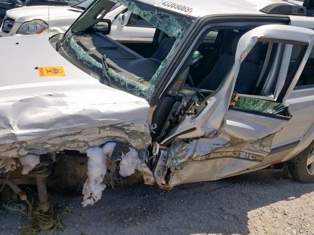 1J8HG48N56C238044 - 2006 JEEP COMMANDER SILVER photo 10