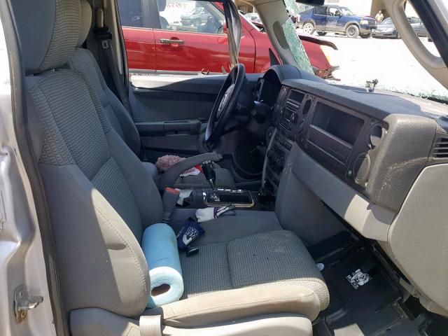 1J8HG48N56C238044 - 2006 JEEP COMMANDER SILVER photo 5