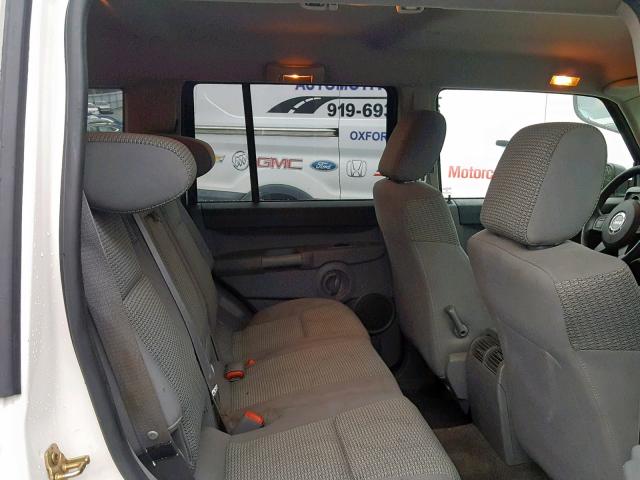 1J8HG48K56C220195 - 2006 JEEP COMMANDER WHITE photo 6