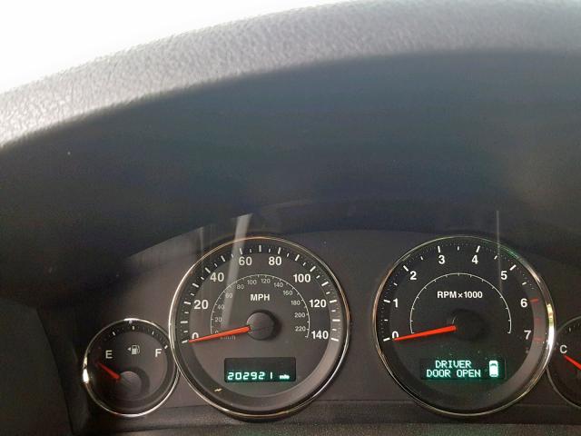 1J8HG48K56C220195 - 2006 JEEP COMMANDER WHITE photo 8