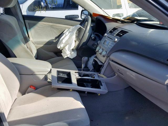 4T4BE46K29R059469 - 2009 TOYOTA CAMRY BASE SILVER photo 5