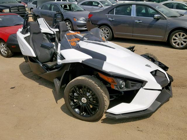 57XAASFA8K8133372 - 2019 POLARIS SLINGSHOT WHITE photo 1