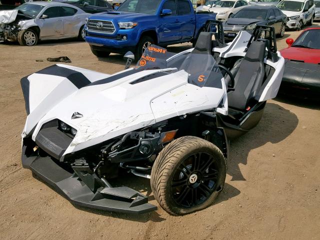 57XAASFA8K8133372 - 2019 POLARIS SLINGSHOT WHITE photo 2