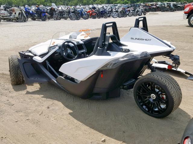 57XAASFA8K8133372 - 2019 POLARIS SLINGSHOT WHITE photo 3