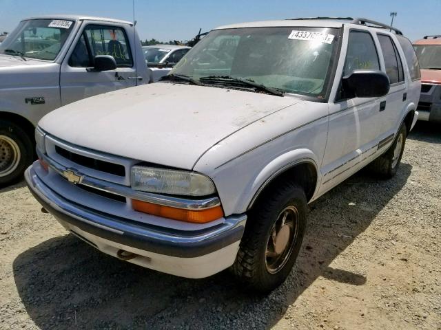 1GNET13W712230758 - 2001 CHEVROLET BLAZER WHITE photo 2