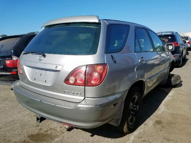 JT6HF10U4X0014639 - 1999 LEXUS RX 300 SILVER photo 4