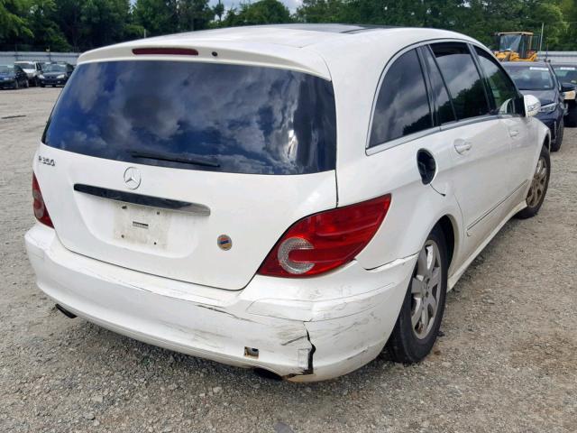 4JGCB65E16A016074 - 2006 MERCEDES-BENZ R 350 WHITE photo 4