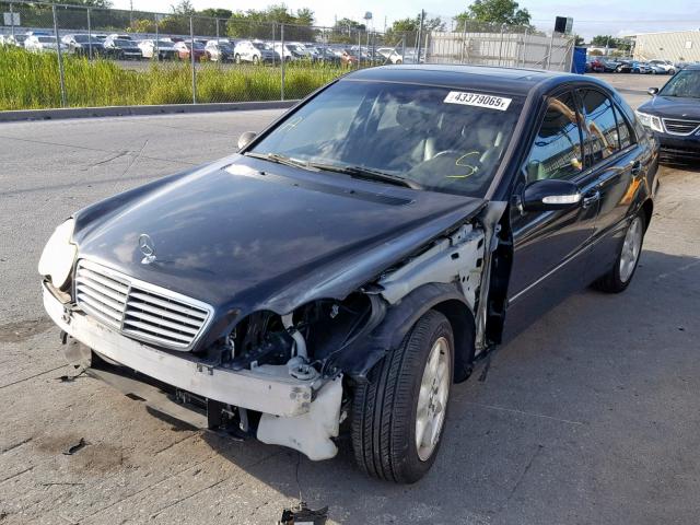 WDBRF61J74E018857 - 2004 MERCEDES-BENZ C 240 GRAY photo 2