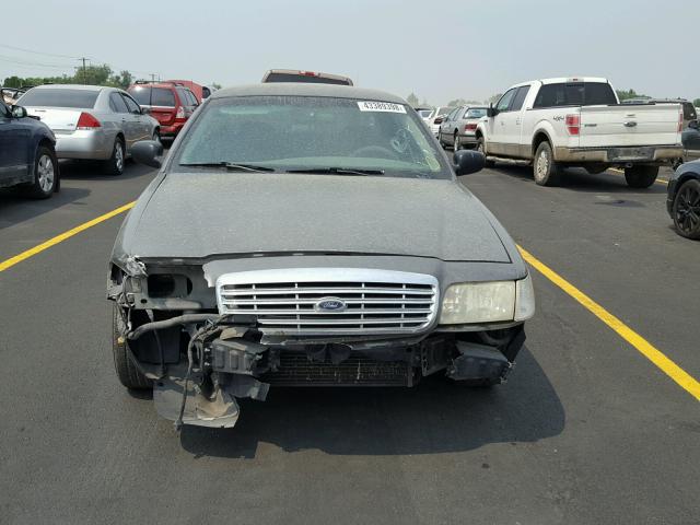 2FAFP71WX3X167978 - 2003 FORD CROWN VICT GRAY photo 10