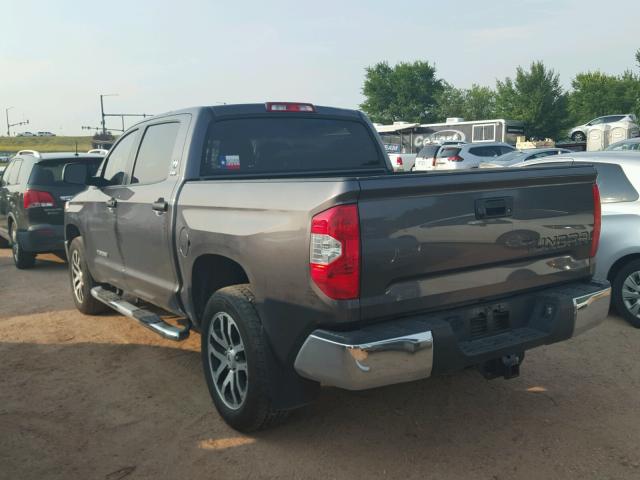 5TFEM5F12HX116911 - 2017 TOYOTA TUNDRA CRE GRAY photo 3